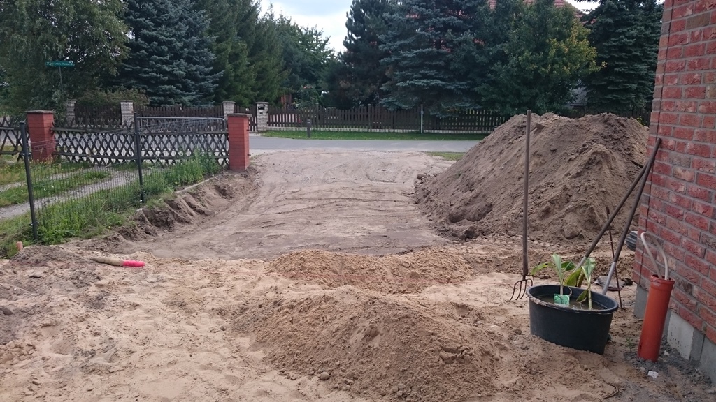 33. KW_2. Einfahrt und Garagenplatte